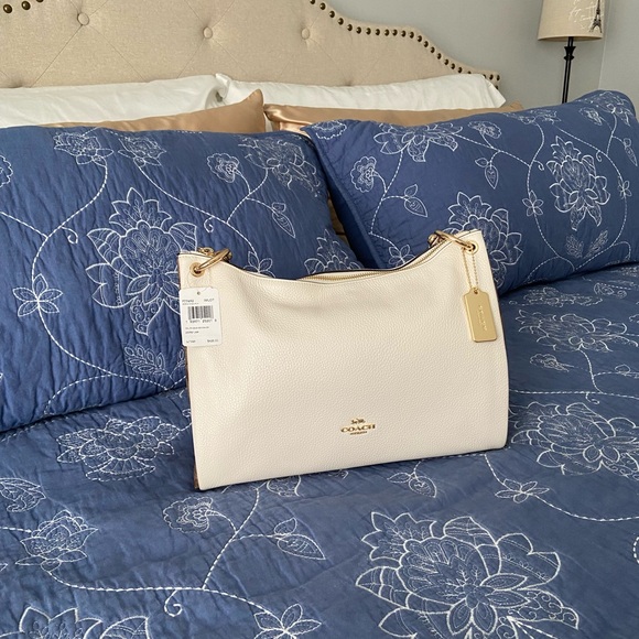 Coach Mia - Picture 4 of 10